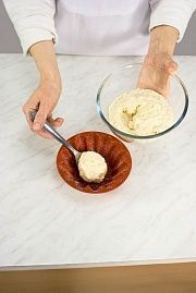 Приготовление блюда по рецепту - Пудинг творожный с орехами (2). Шаг 2